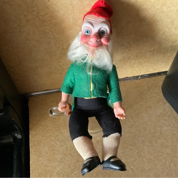 Crolly:Larry the leprechaun doll and two Irish music compact discs from Ireland - Picture 3 of 12